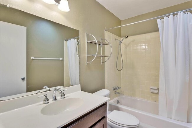 Building Photo - 8413 Slant Oak Dr