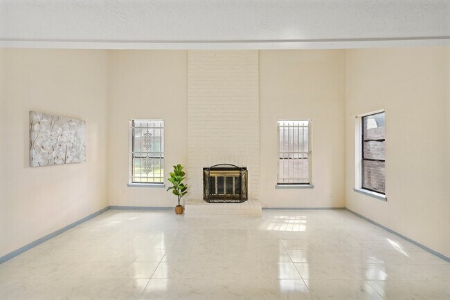 Building Photo - 8583 Wilcrest Dr