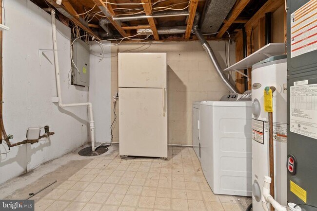 Building Photo - 166 Camber Ln