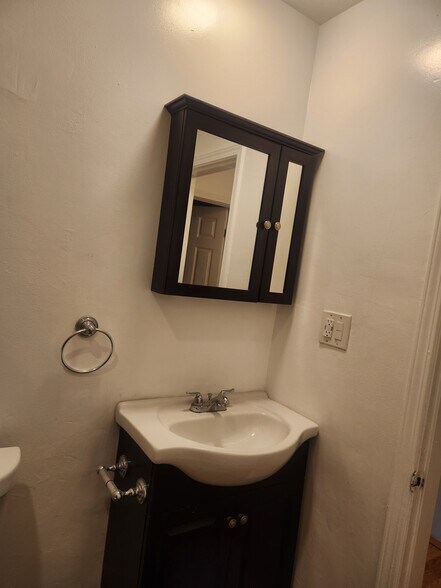 Building Photo - 11860 Truro Ave