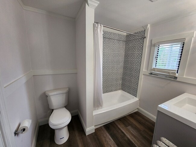 Building Photo - 105 E Main St