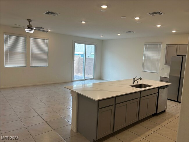 Building Photo - 4172 Scarlet Cob Ave