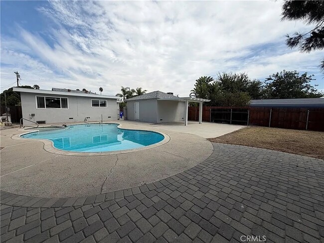 Building Photo - 16510 Rosemary Dr