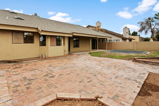 Building Photo - 1226 E Northshore Dr