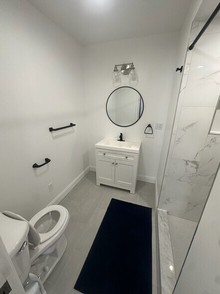 Bathroom - 27 Mill St