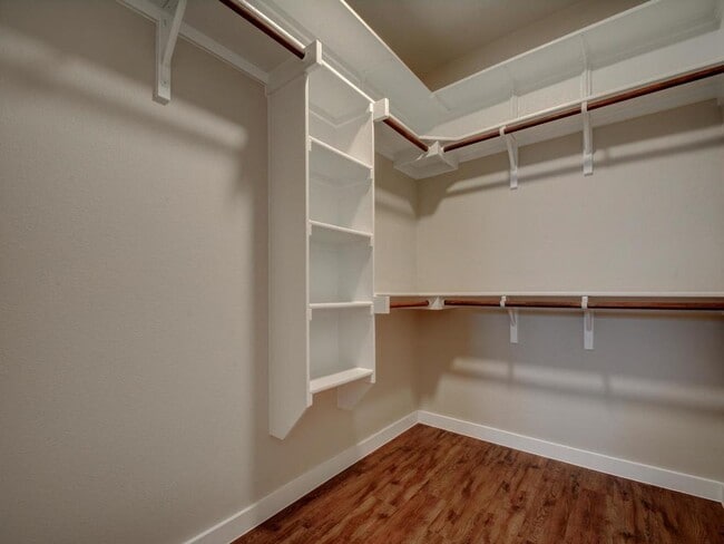 Building Photo - 240 Rose Dr