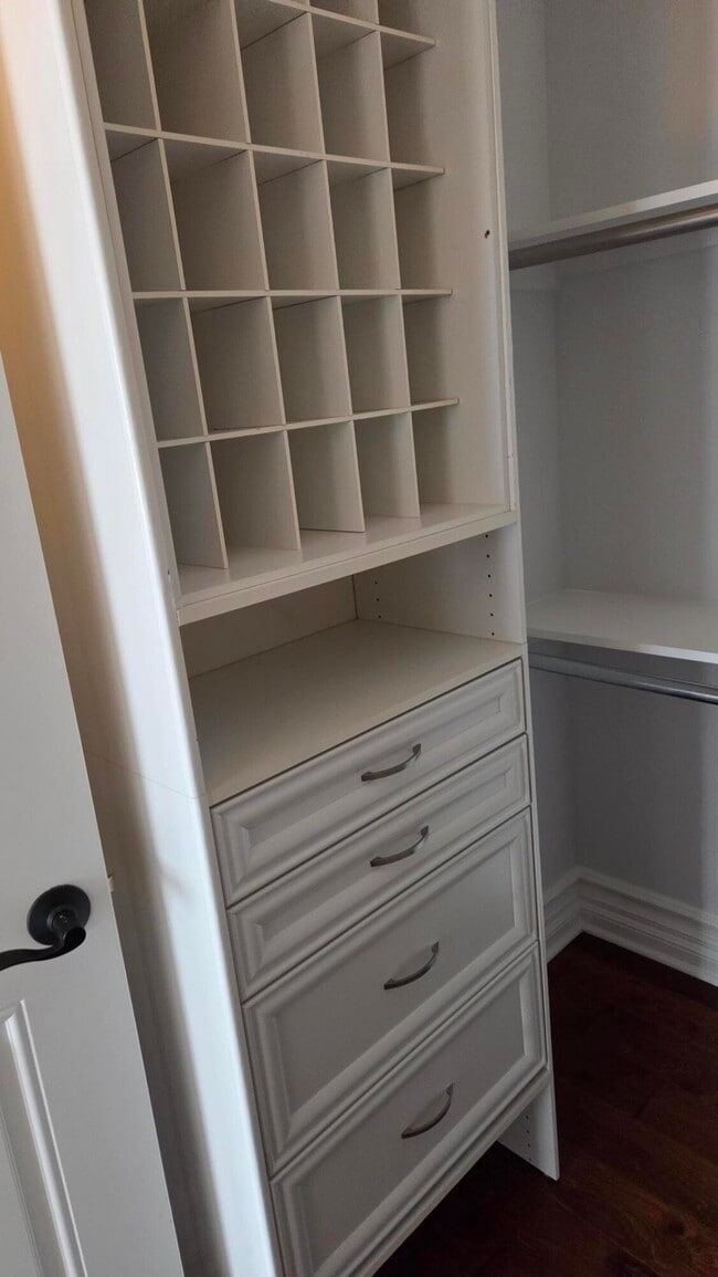 Building Photo - 934 W Huron St