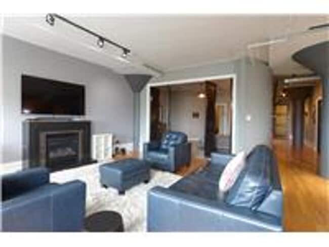 Building Photo - 4901 Washington Boulevard 4B