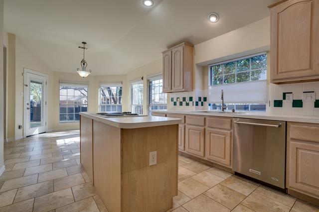 Building Photo - 2724 Lakehollow Ln
