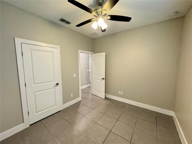 Building Photo - 13 Zinnia Ln