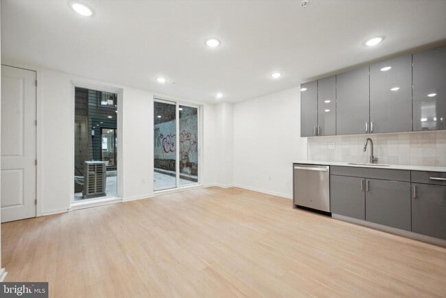 Building Photo - 225 N 12th St