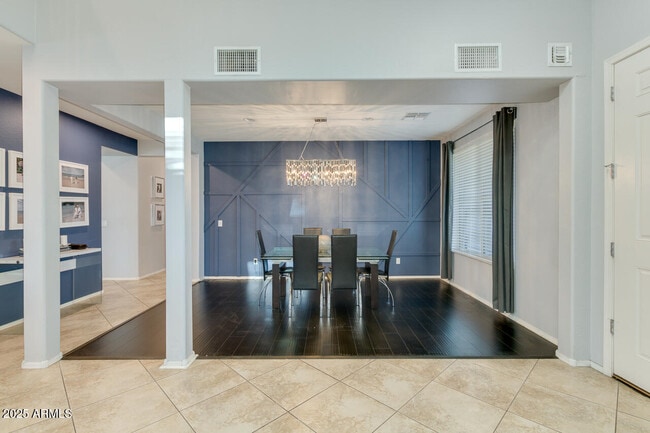 Building Photo - 18472 W Desert Ln