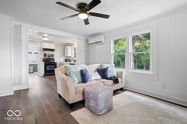 Building Photo - 606 E County Line Rd