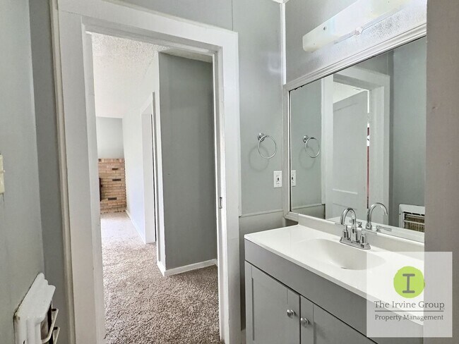 Building Photo - 3 Bed, 2 Full Bath - Country Charm with Modern Updates Near Prattville and Maxwell AFB