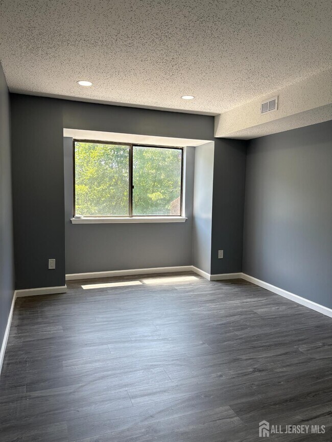 Building Photo - 1209 Edison Glen Terrace