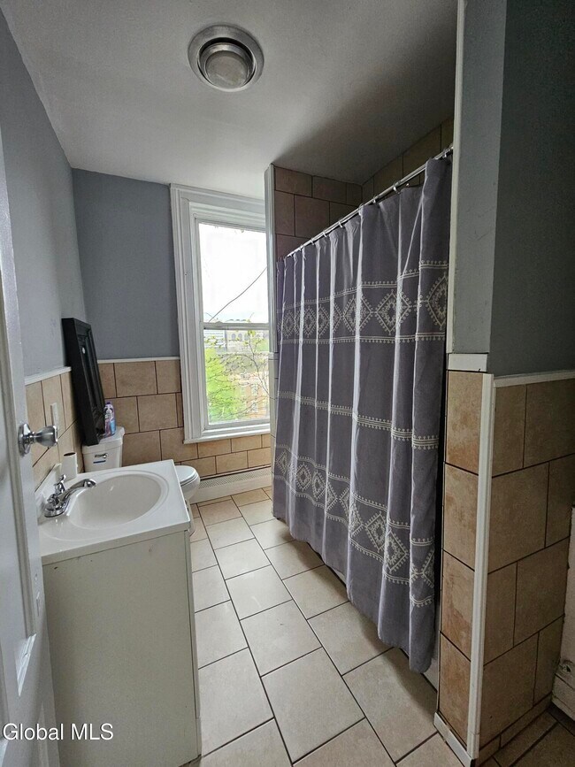 Building Photo - 32 1st St