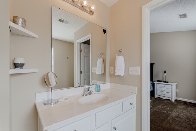 Building Photo - Furnished Rental