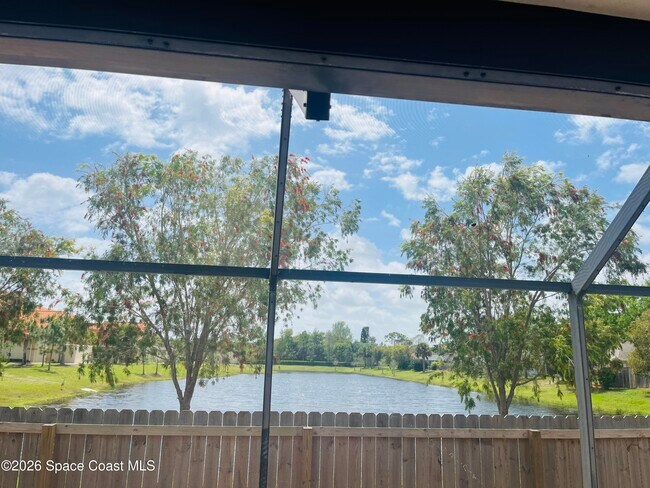 Building Photo - 829 Honeysuckle Dr