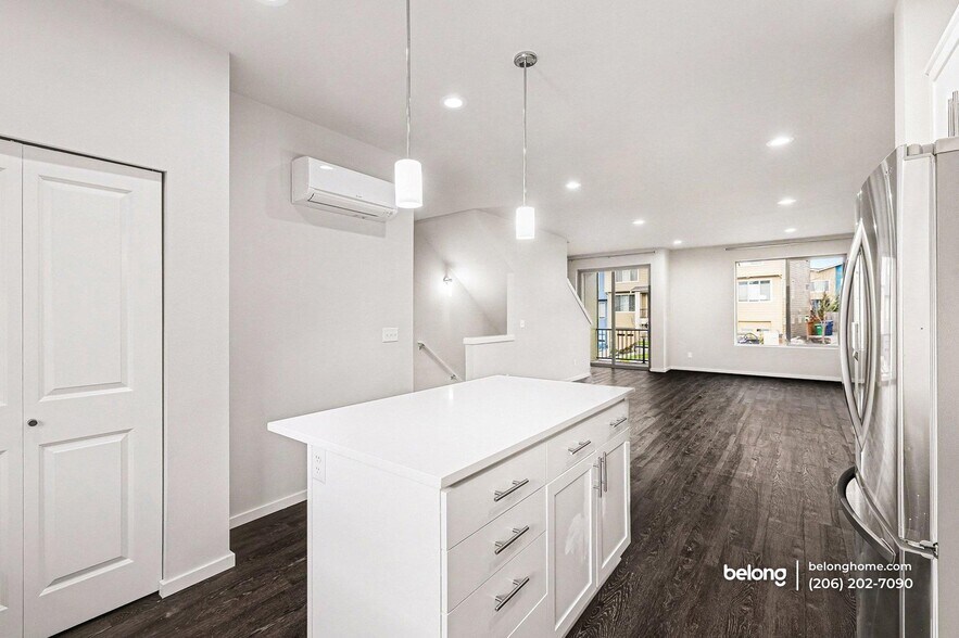 Building Photo - 1049 SW 99th Pl