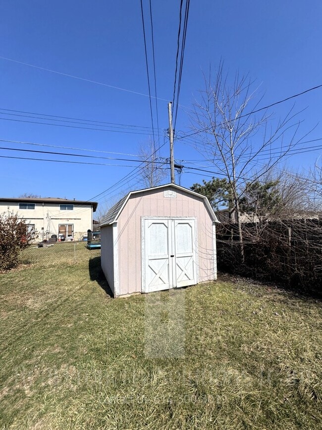 Building Photo - 4 bedroom, 2 bath home now available!