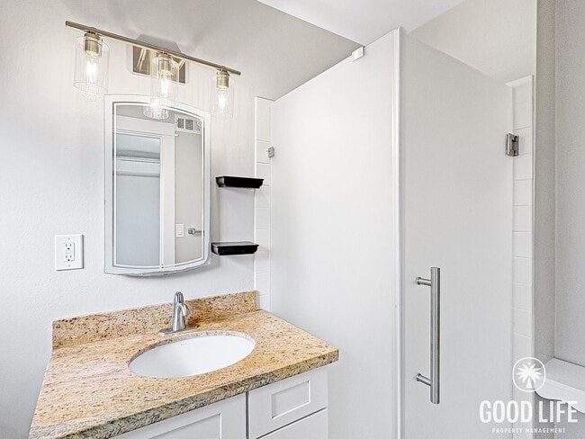 Building Photo - Modern 4-Bedroom Home with Spacious Yard in Prime Clairemont Location