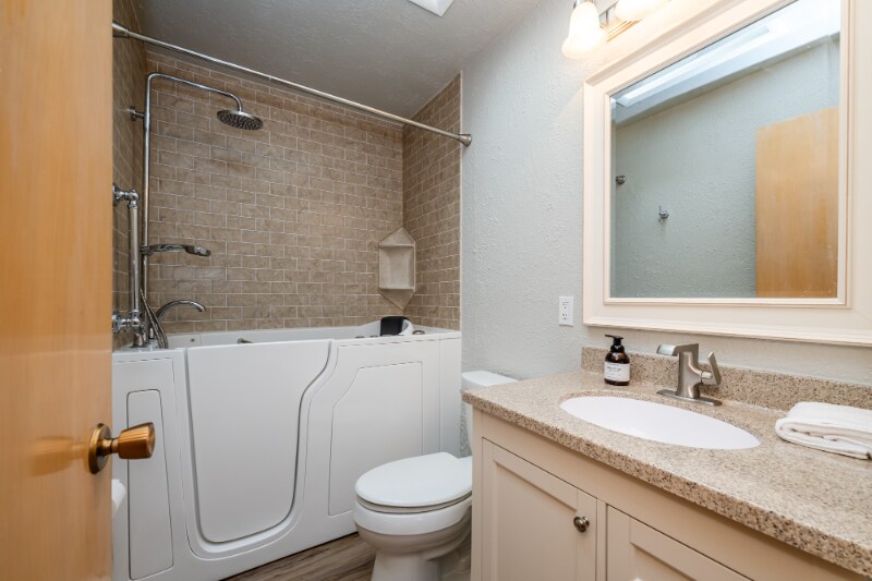 Building Photo - 2767 Oakwood Ln