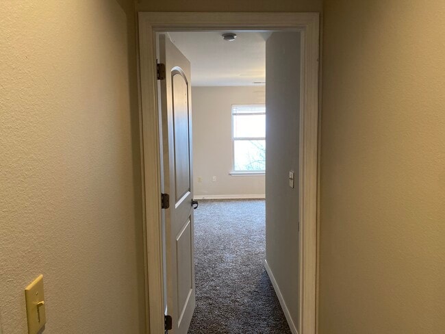 Building Photo - 320 Toni Ln