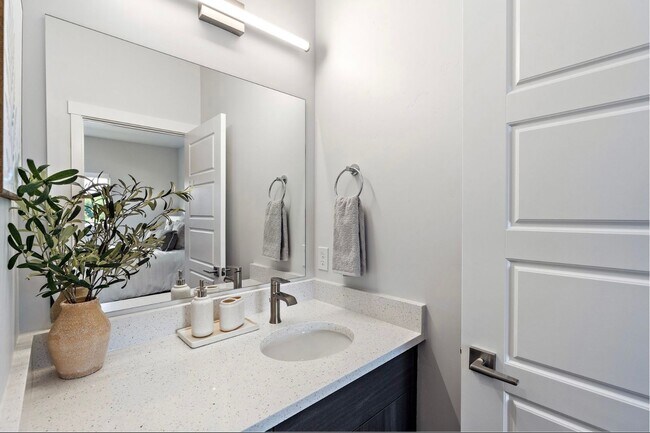 Building Photo - 3 Bedroom 2.5 Bath Pet Friendly Town Home ...