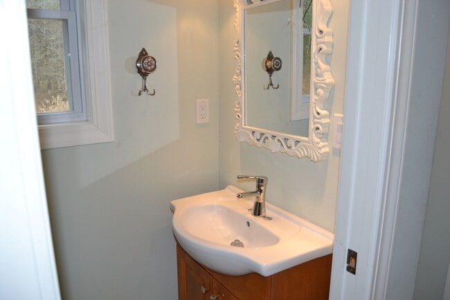 Building Photo - East Gate Area | Home | Unfurnished