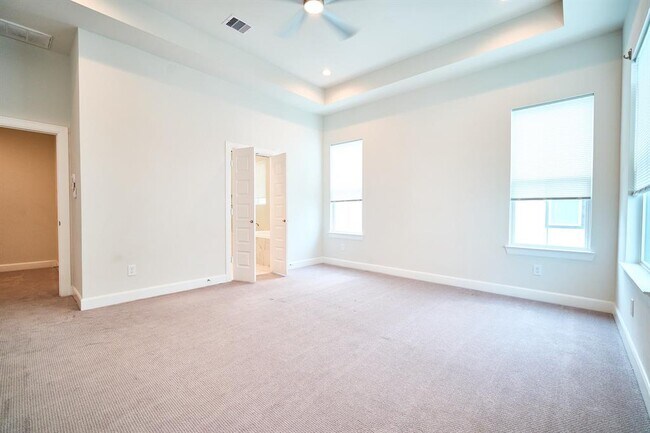 Building Photo - 2802 Grand Fountains Dr