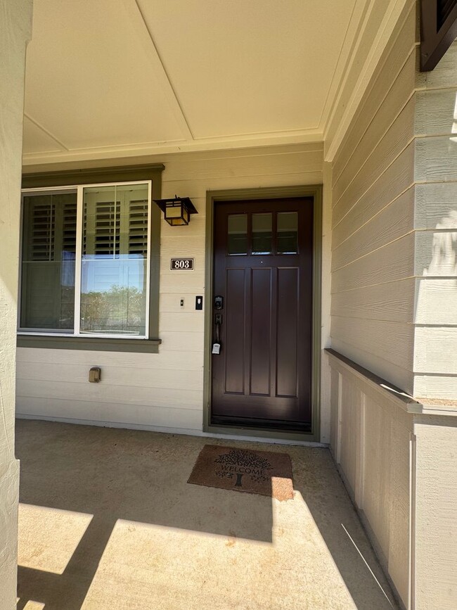Building Photo - Stunning  3-Bedroom/2.5-Bath - $3850.00 Lo...