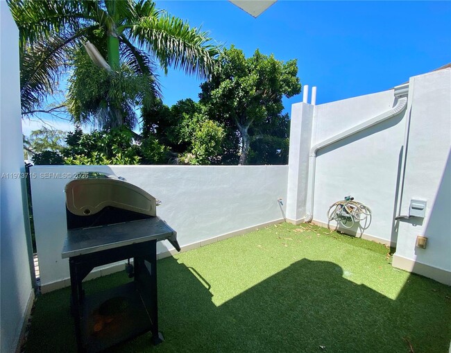 Building Photo - 1600 Michigan Ave