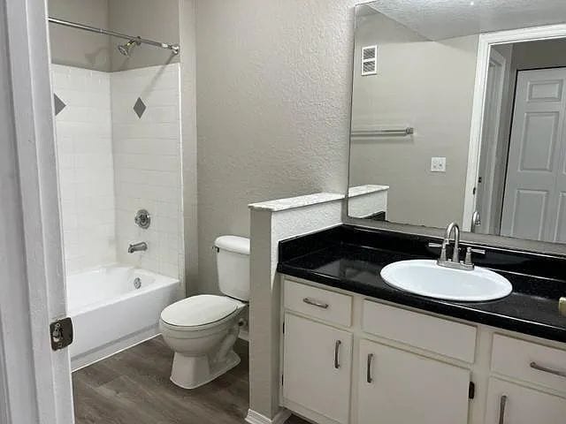 Building Photo - 831 Camargo Way