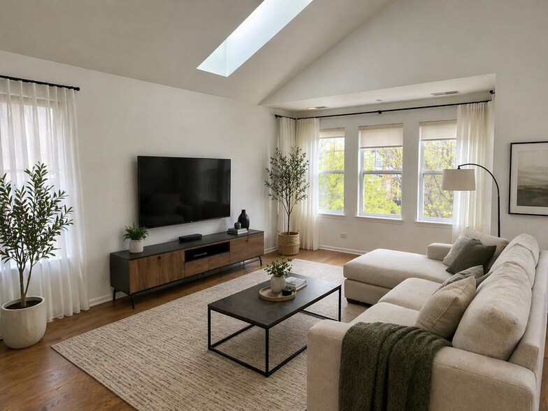 Building Photo - 635 W Elm St