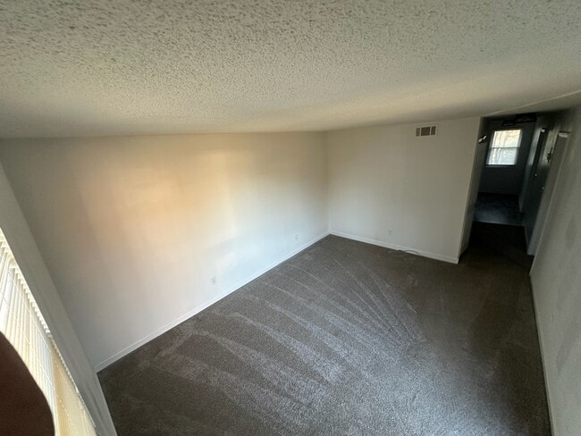 Primary Photo - 1143 N Graycroft Ave