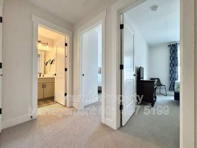 Building Photo - 1027 Wasatch Spring Rd