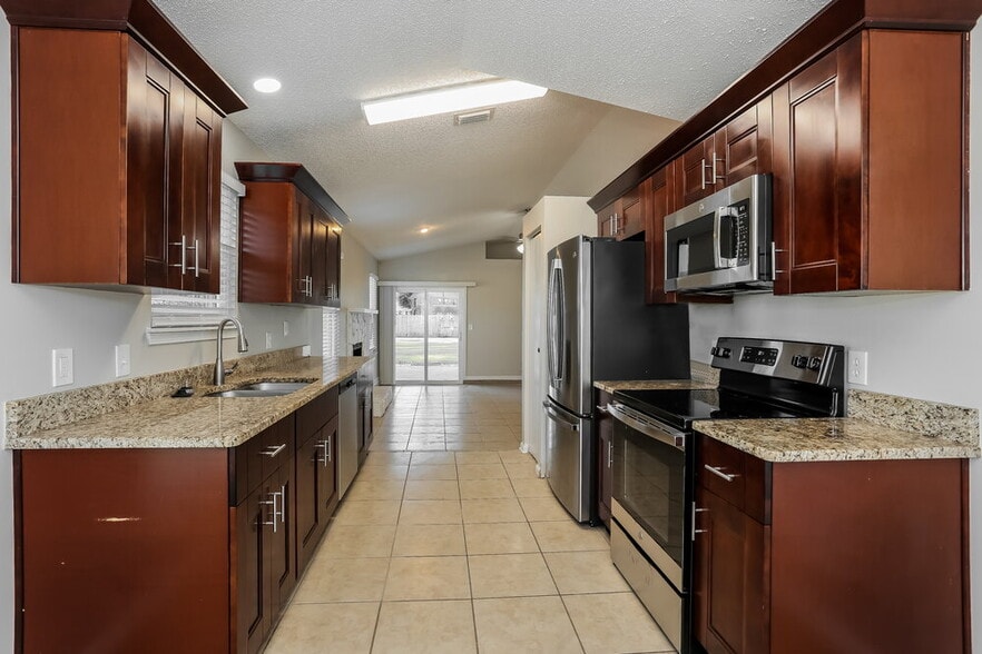 Building Photo - 1780 Sherwood Dr