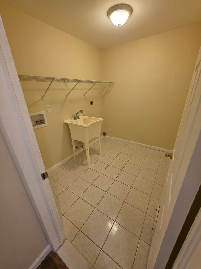 Building Photo - 1406 Montgomery Rd