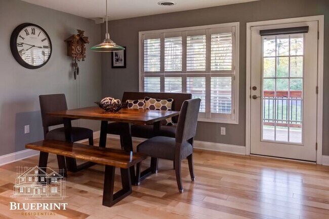 Building Photo - Quiet neighborhood, great neighbors, great ranch layout with beautiful covered back deck!