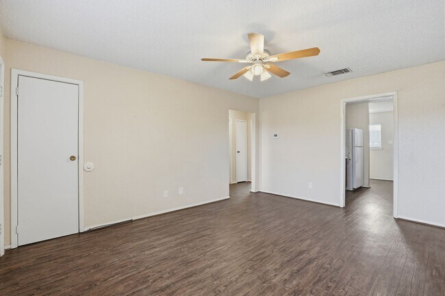 Building Photo - 1116 Hanover St