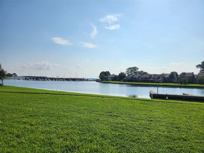 Building Photo - 12600 Melville Dr