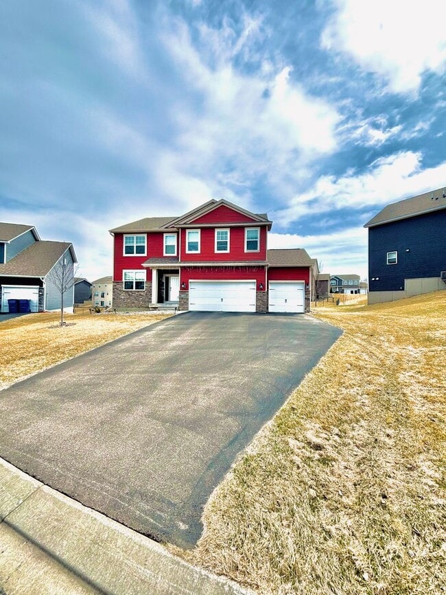 Building Photo - Solar Home!  Beautiful 4bed/3bath Single Family Home in Shakopee