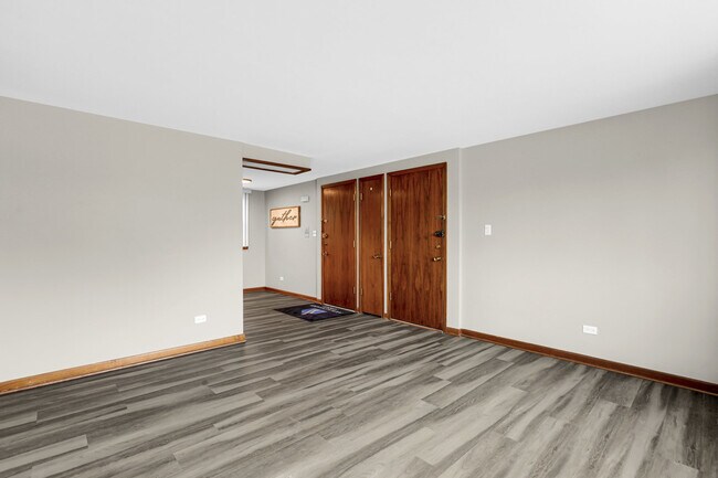 Building Photo - 7105 W Foster Pl