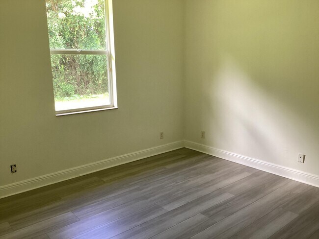Building Photo - 17119 Alexander Run