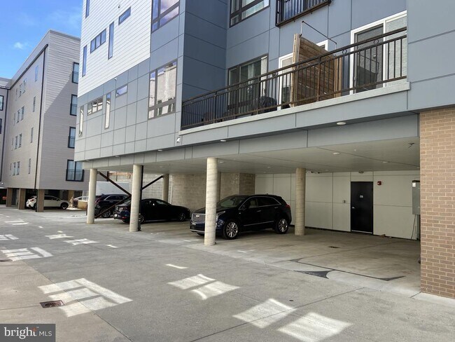 Building Photo - 907 Leland St