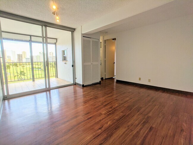 Building Photo - Golf Course, DH View 2 BR / 2 Bath w/2 Assigned Parking @ Fairway House