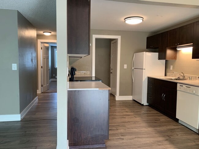 Building Photo - 2 Bedroom/1bath in Tacoma - 4Plex APPLICAT...