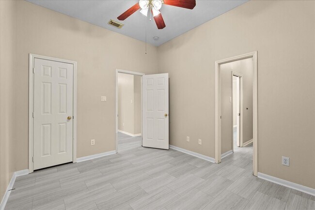 Building Photo - 2758 Laguna Pointe Dr