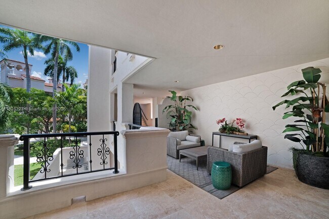 Building Photo - 2424 Fisher Island Dr