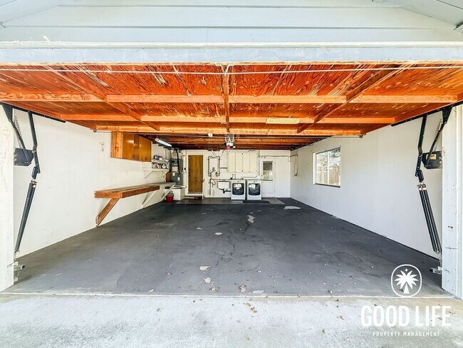 Building Photo - 1031 Emelita St